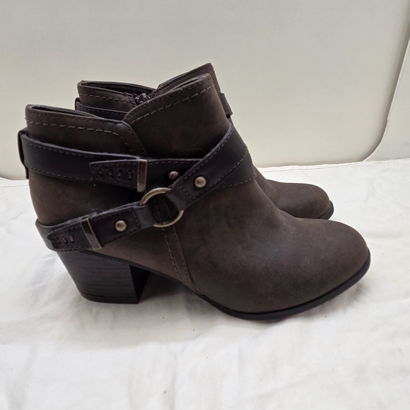 Indigo Shoes - Indigo Rd Brown Ankle Boots | Size 6 | Buckle Strap | Stacked Heel | Side Zip